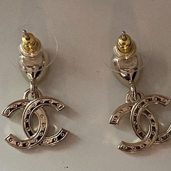 Chanel Gold and Crystal tear drop small Earrings - Picture 4 of 5